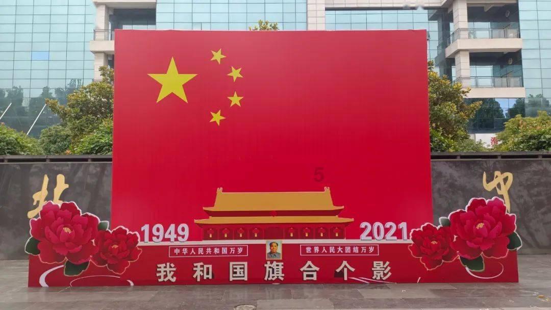 危险!乐山一男子车祸被困消防员连喊坚持住
